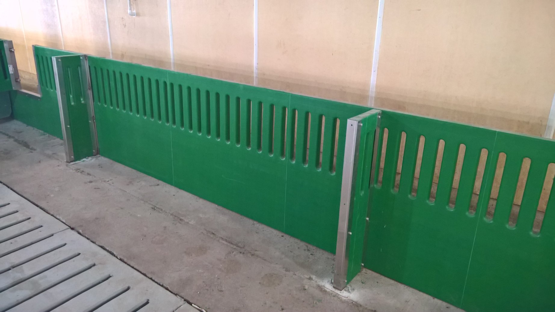 3 Reasons to Include Paneltim Plastic Hog Panelling in Your Hog Barn Design